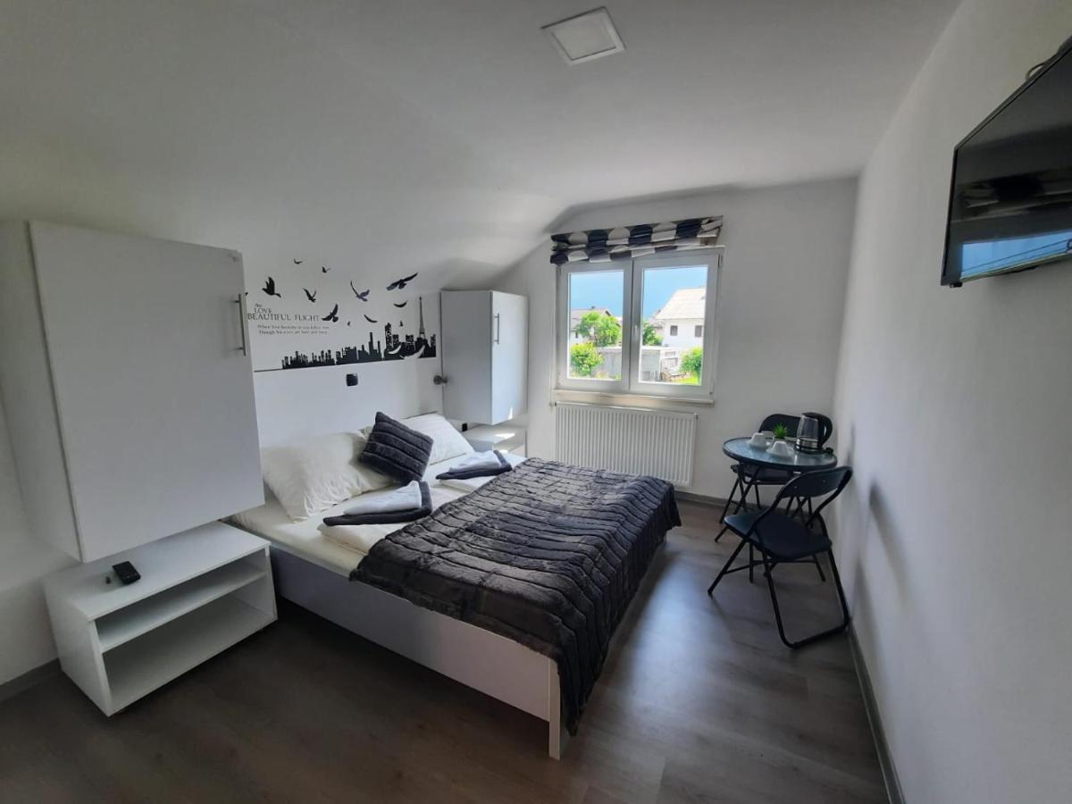 Filip Hotel Korenica Buitenkant foto