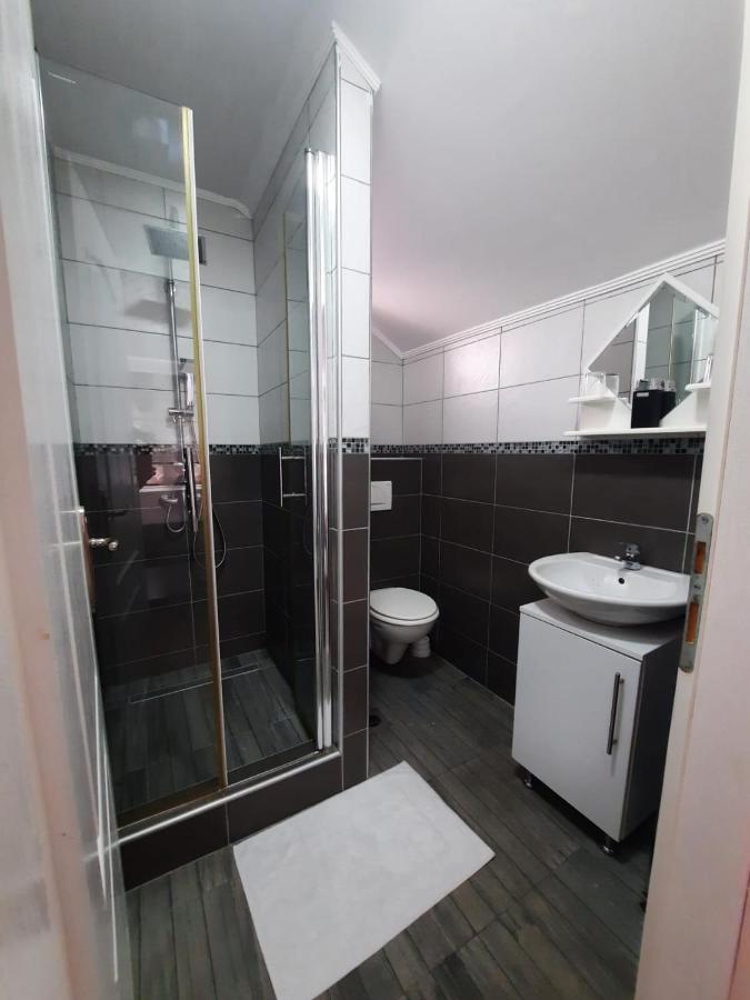 Filip Hotel Korenica Buitenkant foto