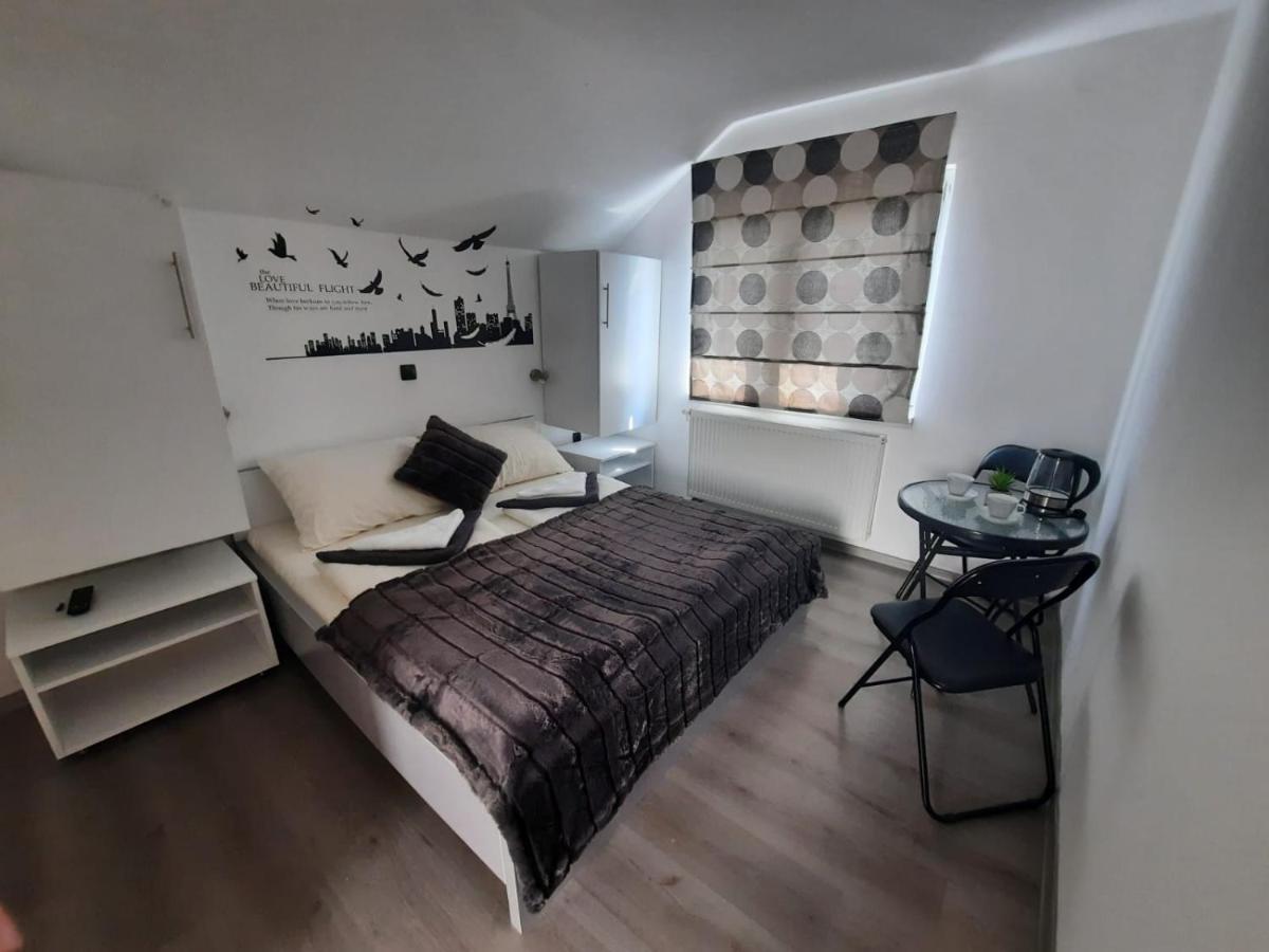 Filip Hotel Korenica Buitenkant foto