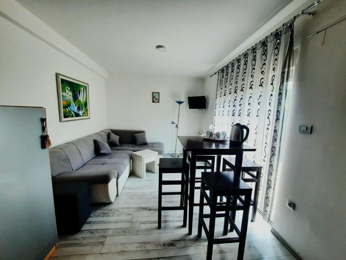Filip Hotel Korenica Buitenkant foto