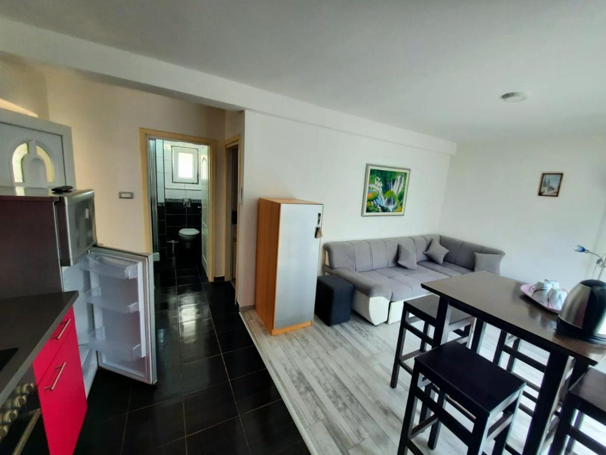 Filip Hotel Korenica Buitenkant foto