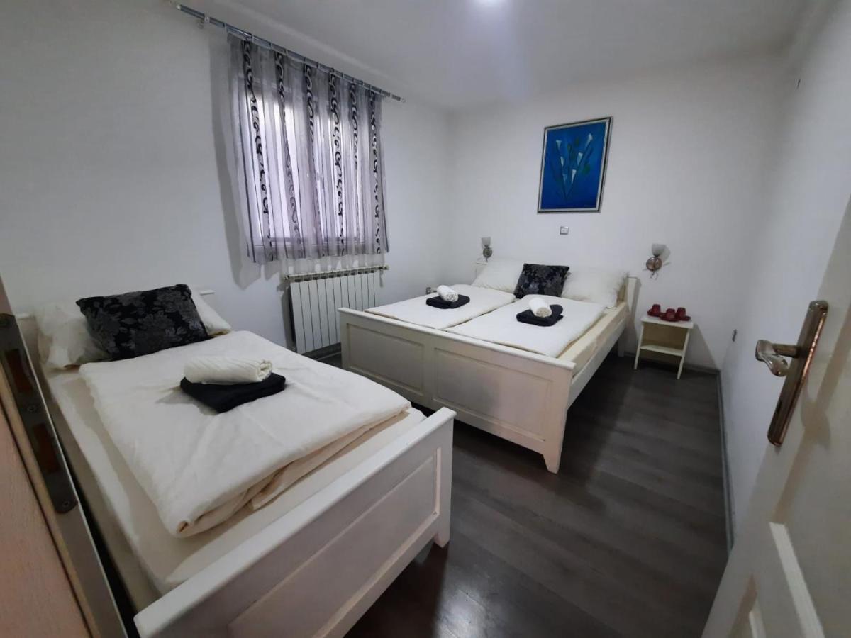 Filip Hotel Korenica Buitenkant foto