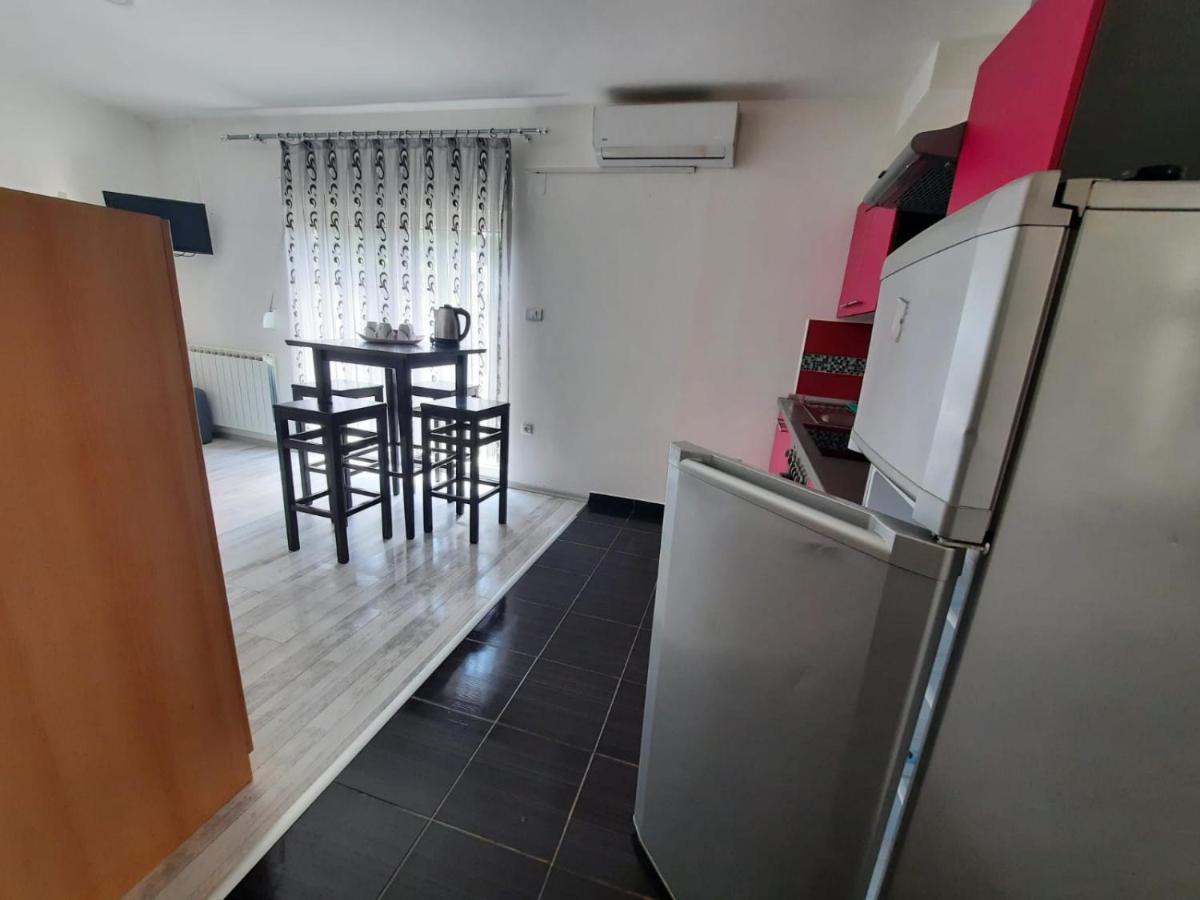 Filip Hotel Korenica Buitenkant foto