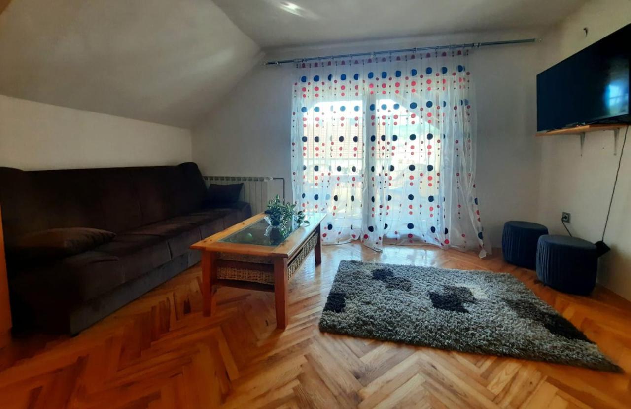 Filip Hotel Korenica Buitenkant foto