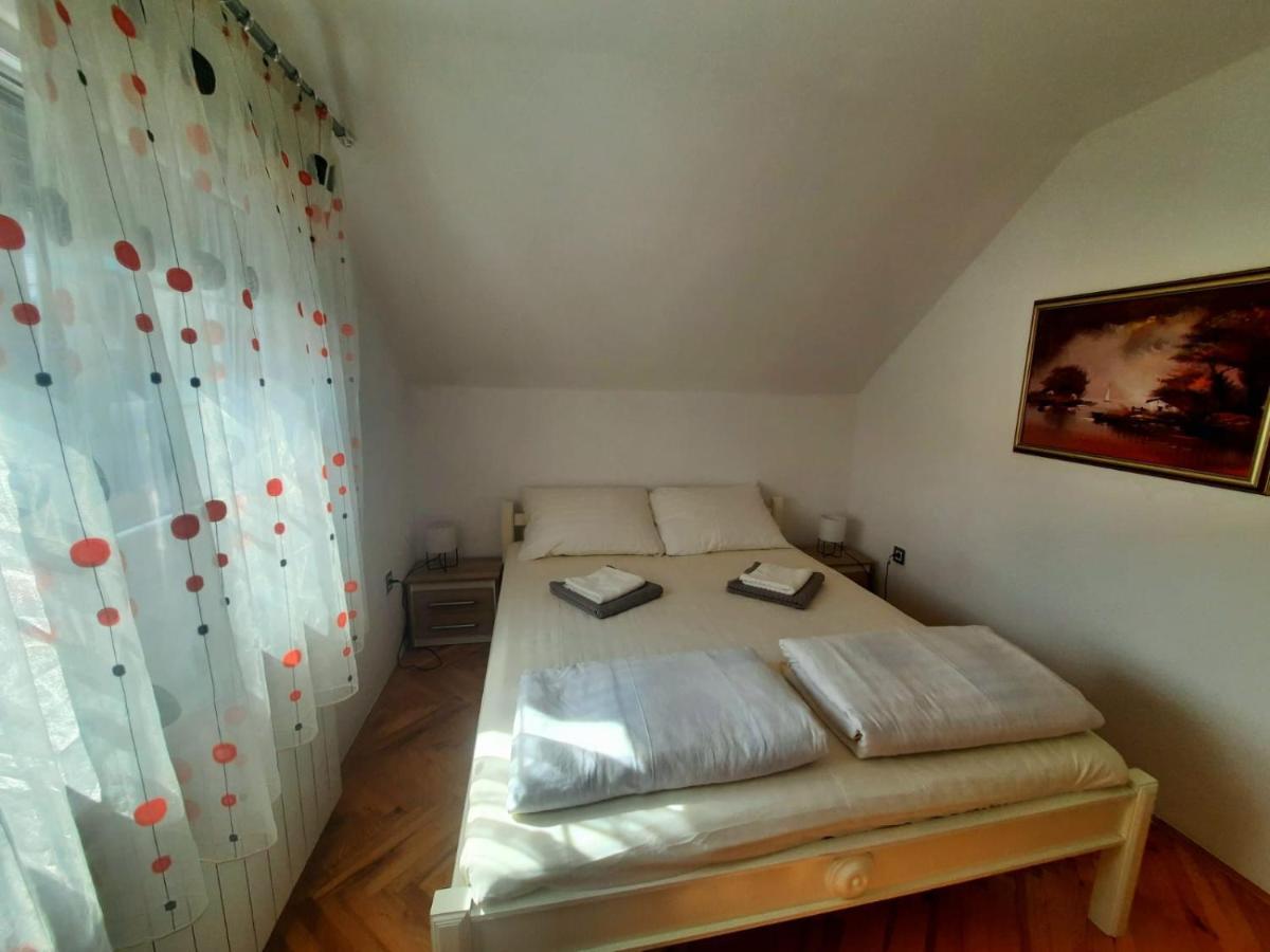 Filip Hotel Korenica Buitenkant foto