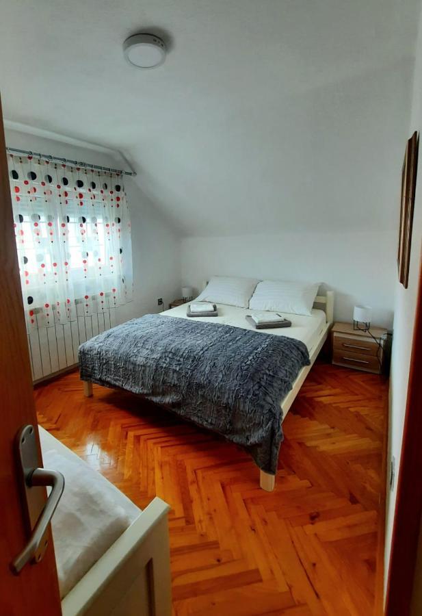 Filip Hotel Korenica Buitenkant foto