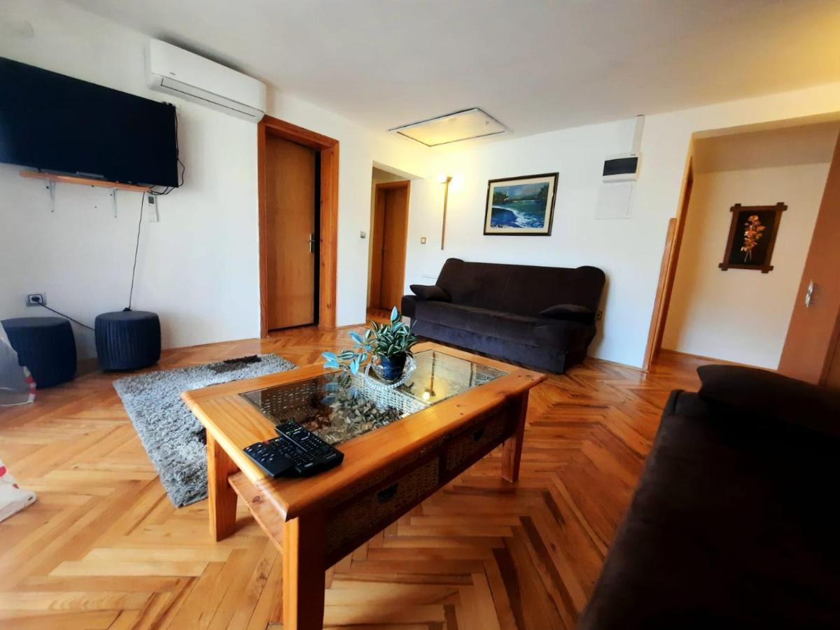 Filip Hotel Korenica Buitenkant foto