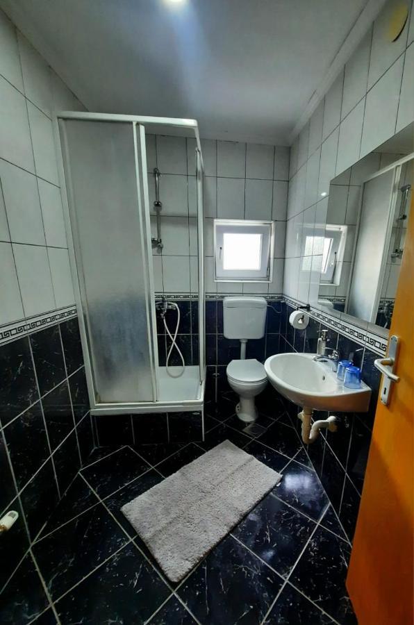 Filip Hotel Korenica Buitenkant foto